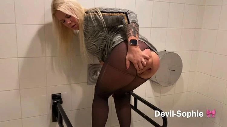 Devil Sophie - Fastfood piglets - really messed up the fast food toilet shit - FullHD (2024)