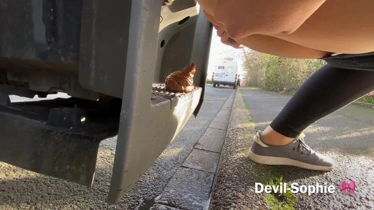 Devil Sophie - OMG - how does the shit get onto the truck running board - UltraHD/4K (2024)