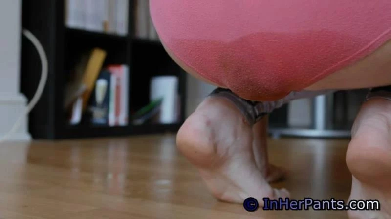 Pippa Poops her thin Stretchy Leggings - JessicaKay - FullHD (2024)