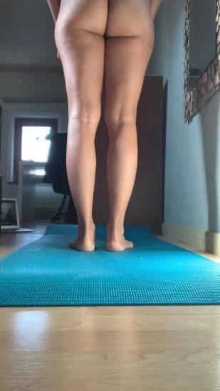 Morning yoga with kinkycat - 1080x1920 (2024)