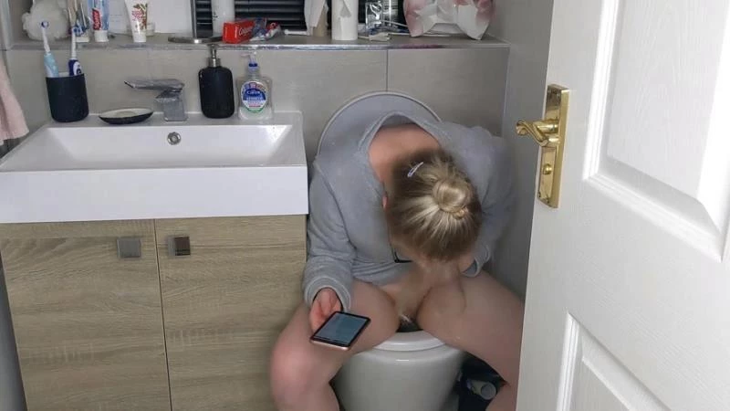 PooGirlSofia - Talking on the toilet whilst shitting - FullHD (2024)